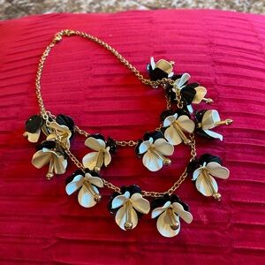 NECKLACE black/ white flowers